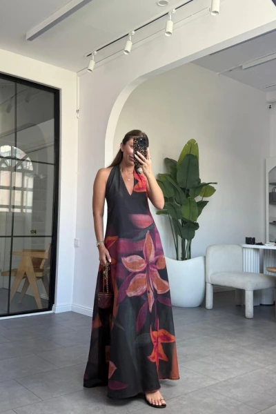 SİYAH MOR ÇİÇEKLİ V YAKA SIRTI AÇIK ELBİSE