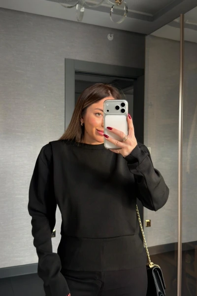 SİYAH OMUZU VATKALI TRİKO KAZAK