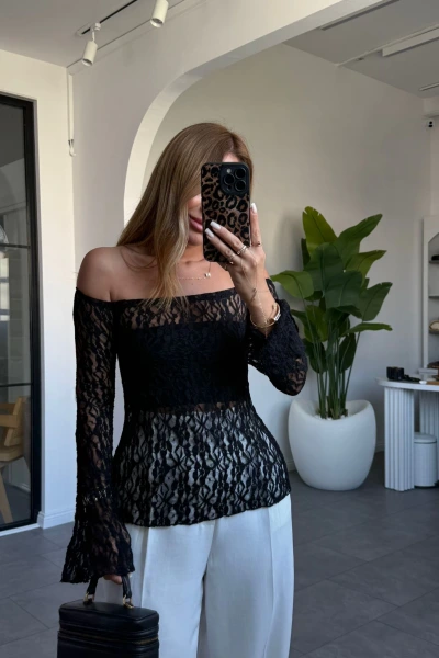 SİYAH OMZU AÇIK DANTEL BLUZ