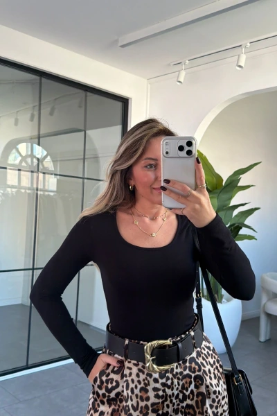 SİYAH OYSH MARKA U YAKA BLUZ