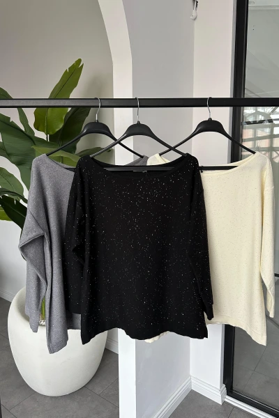 SİYAH PUL DETAY KAYIK YAKA KAZAK