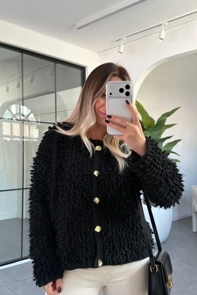 SİYAH PÜSKÜL DETAY HIRKA