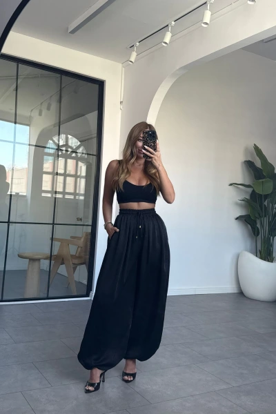 SİYAH ŞALVAR MODEL SATEN PANTOLON