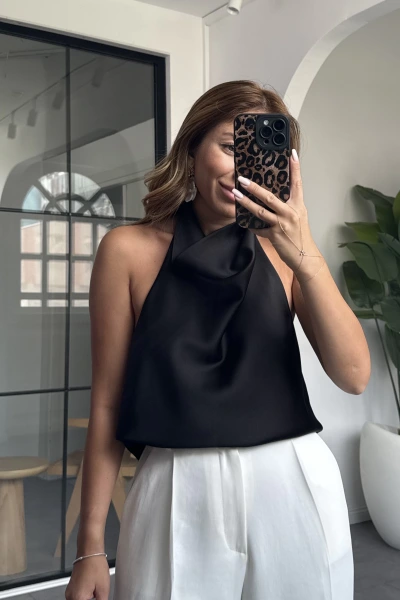 SİYAH SATEN HALTER YAKA SIRTI AÇIK BLUZ