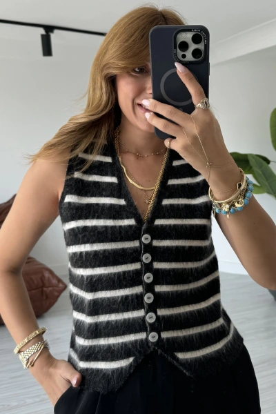 Siyah Sedef Düğmeli Yelek