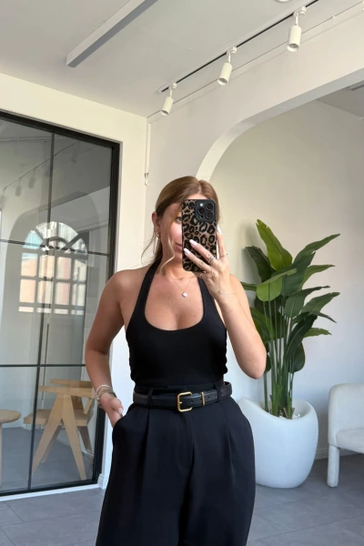 SİYAH SIRT DEKOLTELİ BLUZ