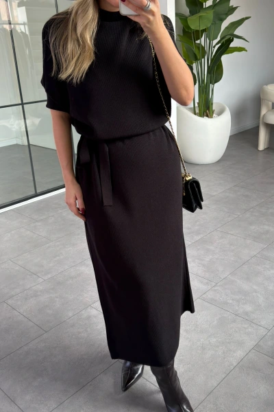 SİYAH TRİKO KUŞAKLI ELBİSE