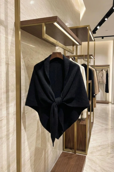 SİYAH ÜÇGEN İÇTEN GEÇMELİ TRİKO ŞAL