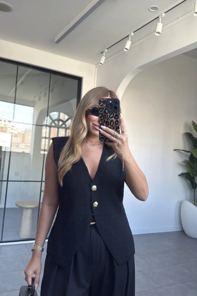 SİYAH V YAKA 2 GOLD DÜĞMELİ TRİKO YELEK