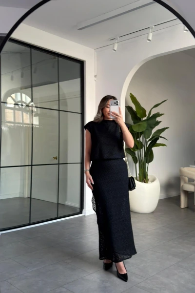 SİYAH VATKALI DANTEL UZUN ELBİSE