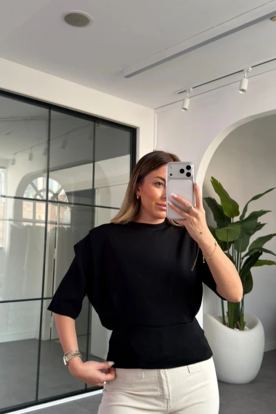 SİYAH VATKALI KISA KOLLU TRİKO