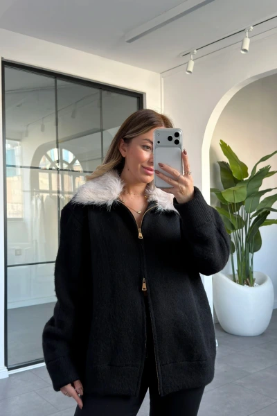 SİYAH YAKASI KÜRK DETAYLI HIRKA