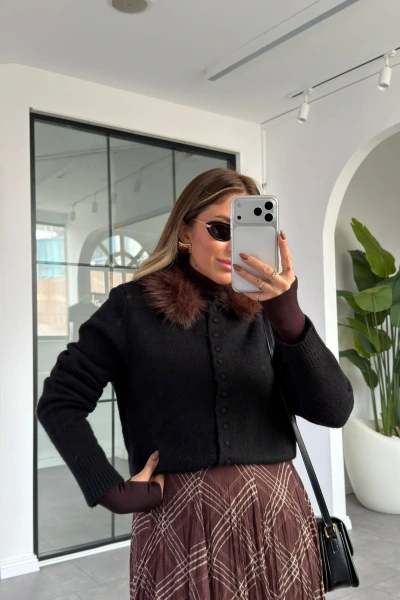 SİYAH YAKASI KÜRKLÜ HIRKA