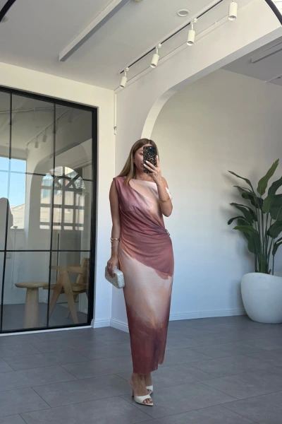 SUNSET PASTEL DÜŞÜK OMUZ BROŞ DETAY ELBİSE