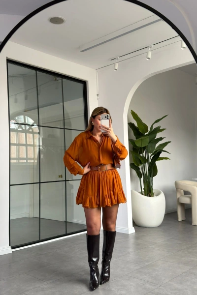 TARÇIN KEMERLİ PİLİSELİ ŞİFON ELBİSE