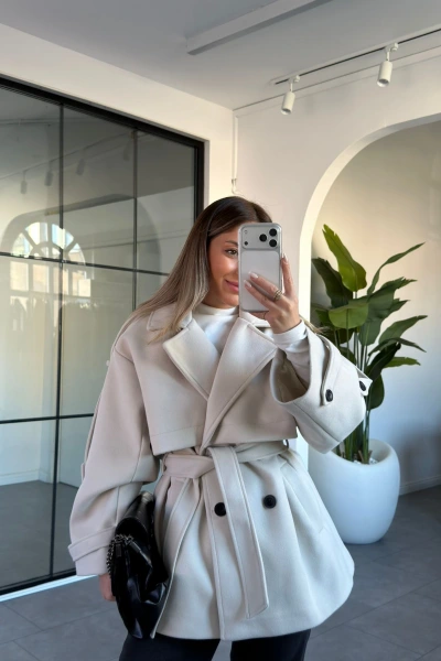 TAŞ DÜĞMELİ MANŞET DETAY KUŞAKLI KAŞE KABAN