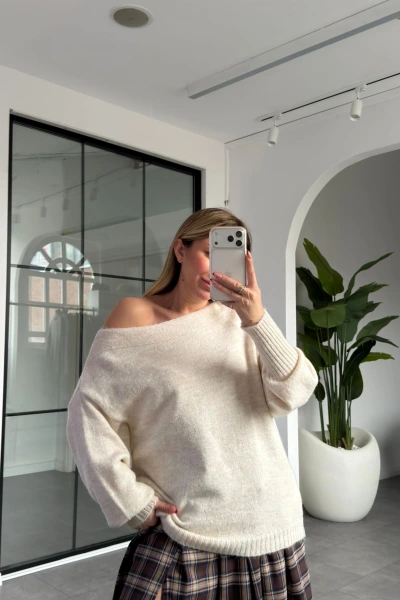 TAŞ DÜŞÜK OMUZ KAZAK