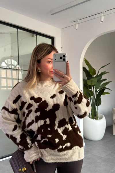 TAŞ KAHVERENGİ BENEKLİ BİSİKLET YAKA KAZAK