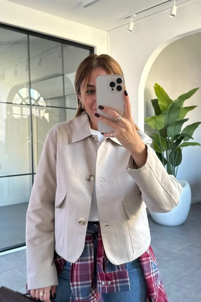 TAŞ KAPAK CEPLİ KISA CEKET