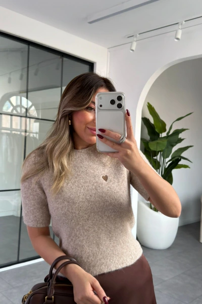 TAŞ KISA KOL KALP NAKIŞLI TRİKO