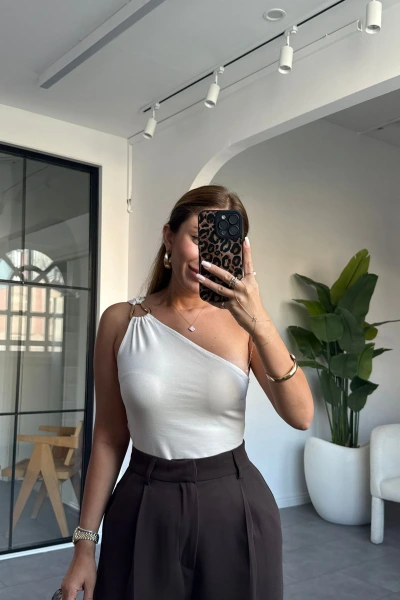 TAŞ TEK OMUZ GOLD AKSESUARLI BLUZ