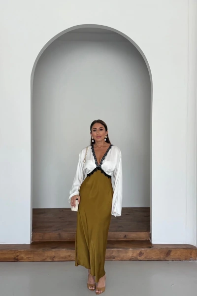 YEŞİL BEYAZ DANTEL DETAY SATEN ELBİSE