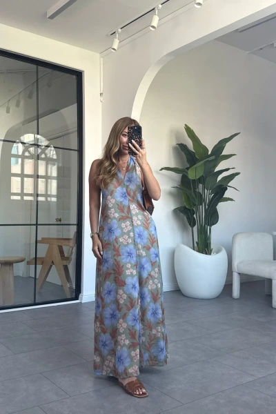 YEŞİL ÇİÇEK DESENLİ SIRT DETAY ŞİFON ELBİSE