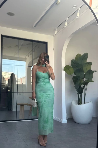 YEŞİL İP ASKILI FULAR DETAY ELBİSE