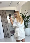 BEYAZ BELİ BÜZGÜLÜ MİNİ ELBİSE
