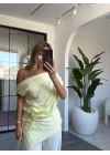 SARI TEK OMUZ BROŞLU BLUZ