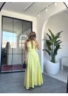 SARI DEKOLTE DETAY ASKILI ELBİSE