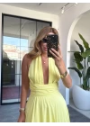 SARI DEKOLTE DETAY ASKILI ELBİSE