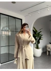 KREM ÜÇ DÜĞMELİ ASİMETRİK KUŞAKLI CEKET TAKIM