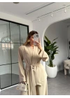 KREM ÜÇ DÜĞMELİ ASİMETRİK KUŞAKLI CEKET TAKIM