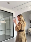 BEJ PUANTİYELİ KEMERLİ ŞİFON ELBİSE