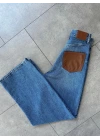 MAVİ CEPLERİ DERİ DETAYLI JEAN
