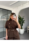 KAHVE DİK YAKA DÜĞMELİ BLUZ TAKIM
