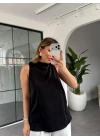 SİYAH KOLSUZ FULARLI BLUZ