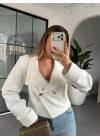 BEYAZ VATKALI GOLD DÜĞMELİ CROP CEKET 01204