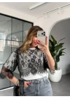 ÜST KISMI DANTEL DETAYLI T-SHİRT