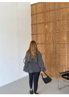 ANTRASİT DÜĞMELİ MANŞET DETAY KUŞAKLI KISA TRENÇKOT