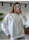 Beyaz Çapa Nakışlı Sweatshirt