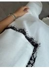 Beyaz Cebi Güpür Detaylı T-shirt