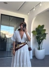 BEYAZ DEKOLTE DETAY BELİ BÜZGÜLÜ ELBİSE