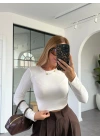 Beyaz Marka Model Crop Uzun Kollu Bluz