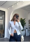 BEYAZ POLO YAKA ÇİFT FERMUARLI UZUN KOL BLUZ