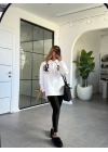 BEYAZ POLO YAKA NAKIŞLI SWEATSHIRT