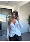 BEYAZ UZUN KOL GOLD BROŞLU BLUZ