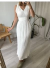Beyaz V Yaka Yırtmaç Detaylı Elbise