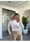 BEYAZ YARIM BALIKÇI YAKA BODY
